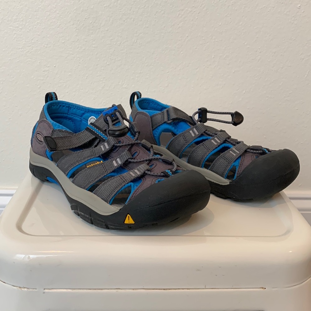 Keen Newport Water Shoes in Youth Size 4